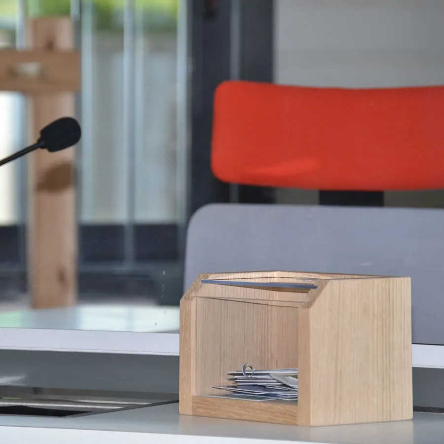 Urne avec porte visuel