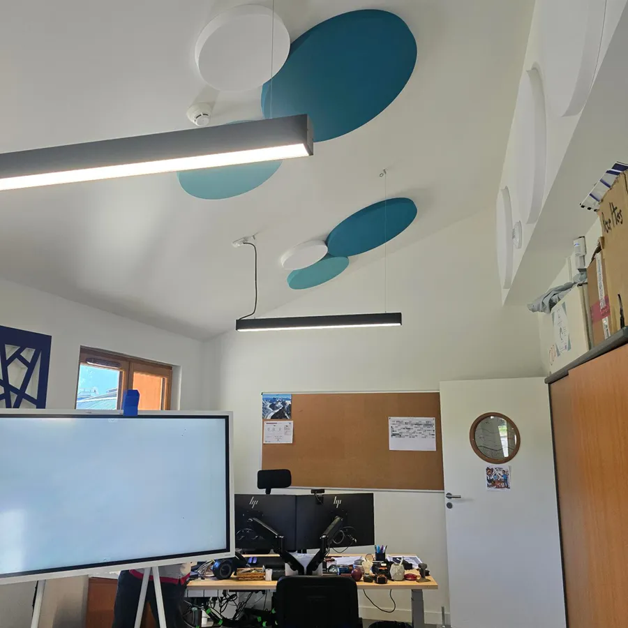 acoustique chamonix - installation de dalles acoustiques dans les bureaux